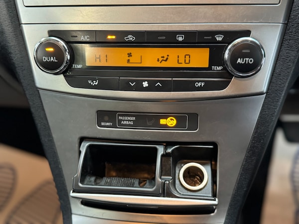 Used Toyota Avensis 2012 for sale - 76292301: Photo 36