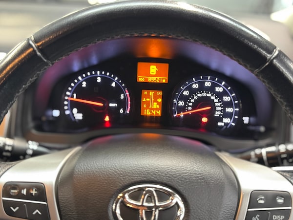 Used Toyota Avensis 2012 for sale - 76292301: Photo 39