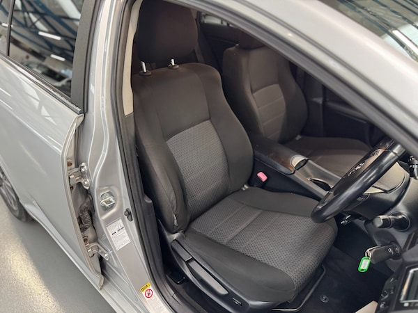 Used Toyota Avensis 2012 for sale - 76292301: Photo 47
