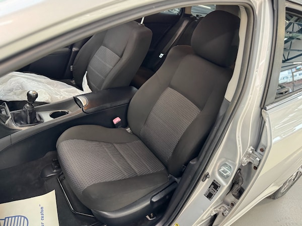 Used Toyota Avensis 2012 for sale - 76292301: Photo 55