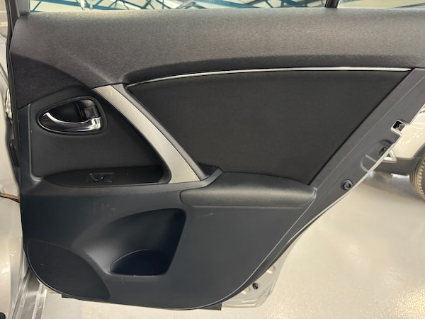 Used Toyota Avensis 2012 for sale - 76292301: Photo 62