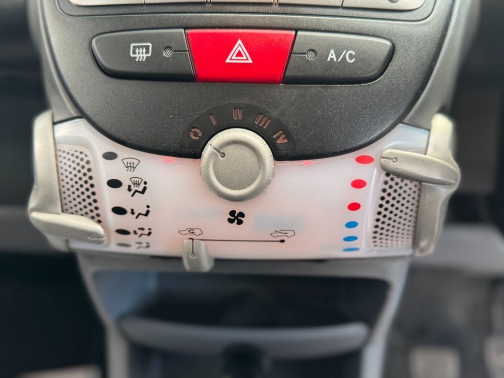 Used Toyota AYGO 2010 for sale - 77733984: Photo 29