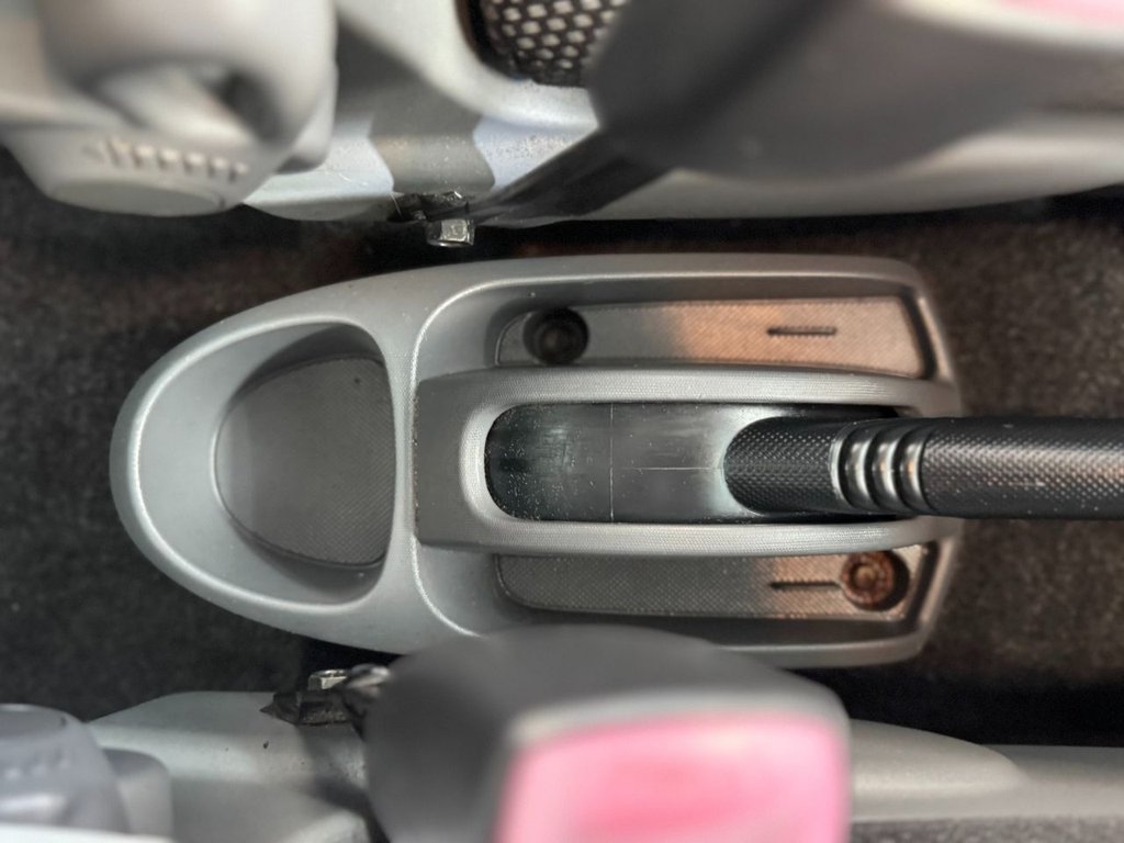 Used Toyota AYGO 2010 for sale - 77733984: Photo 32