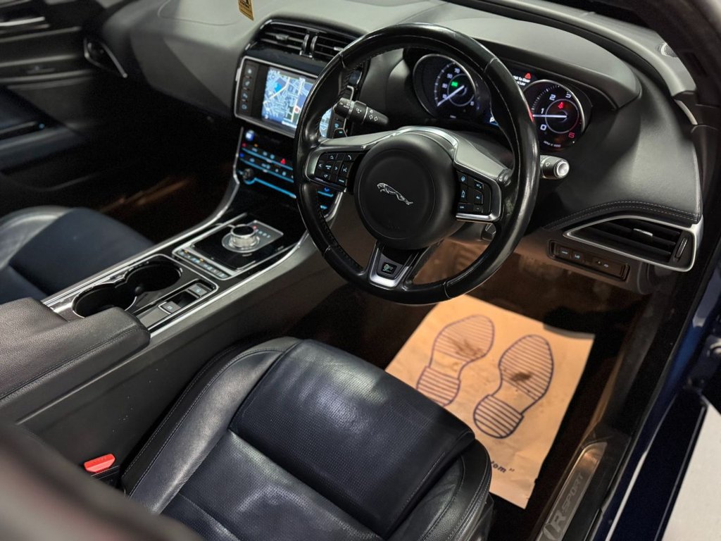 Used Jaguar XE 2016 for sale - 77205429: Photo 3