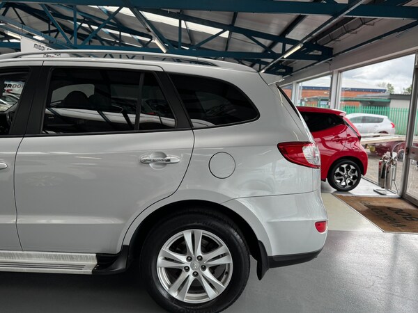 Used Hyundai Santa Fe 2010 for sale - 74891575: Photo 11
