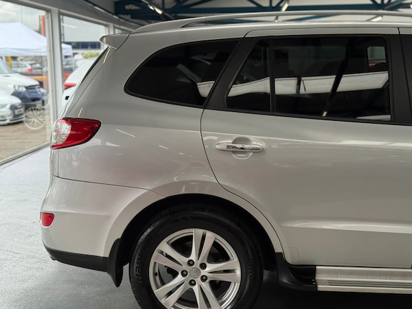 Used Hyundai Santa Fe 2010 for sale - 74891575: Photo 17