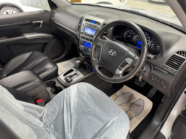Used Hyundai Santa Fe 2010 for sale - 74891575: Photo 3