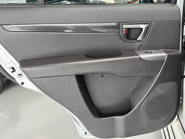 Used Hyundai Santa Fe 2010 for sale - 74891575: Photo 64