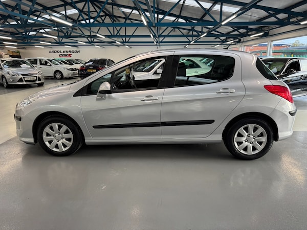 Used Peugeot 308 2010 for sale - 76344336: Photo 10