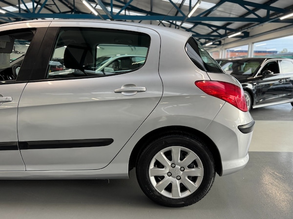 Used Peugeot 308 2010 for sale - 76344336: Photo 11