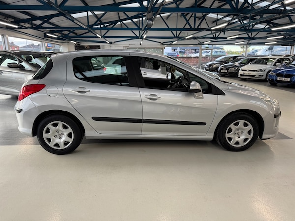 Used Peugeot 308 2010 for sale - 76344336: Photo 18