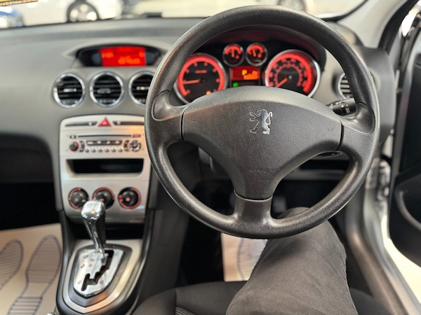 Used Peugeot 308 2010 for sale - 76344336: Photo 24