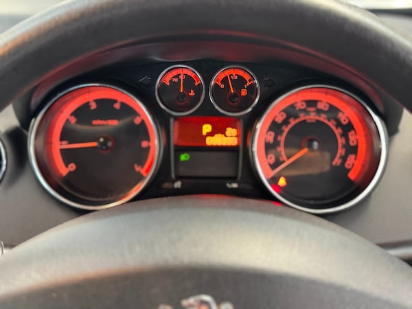 Used Peugeot 308 2010 for sale - 76344336: Photo 37