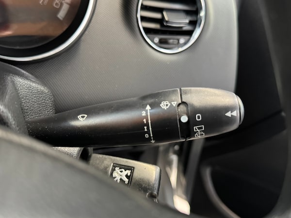 Used Peugeot 308 2010 for sale - 76344336: Photo 39