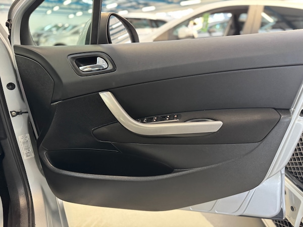Used Peugeot 308 2010 for sale - 76344336: Photo 45