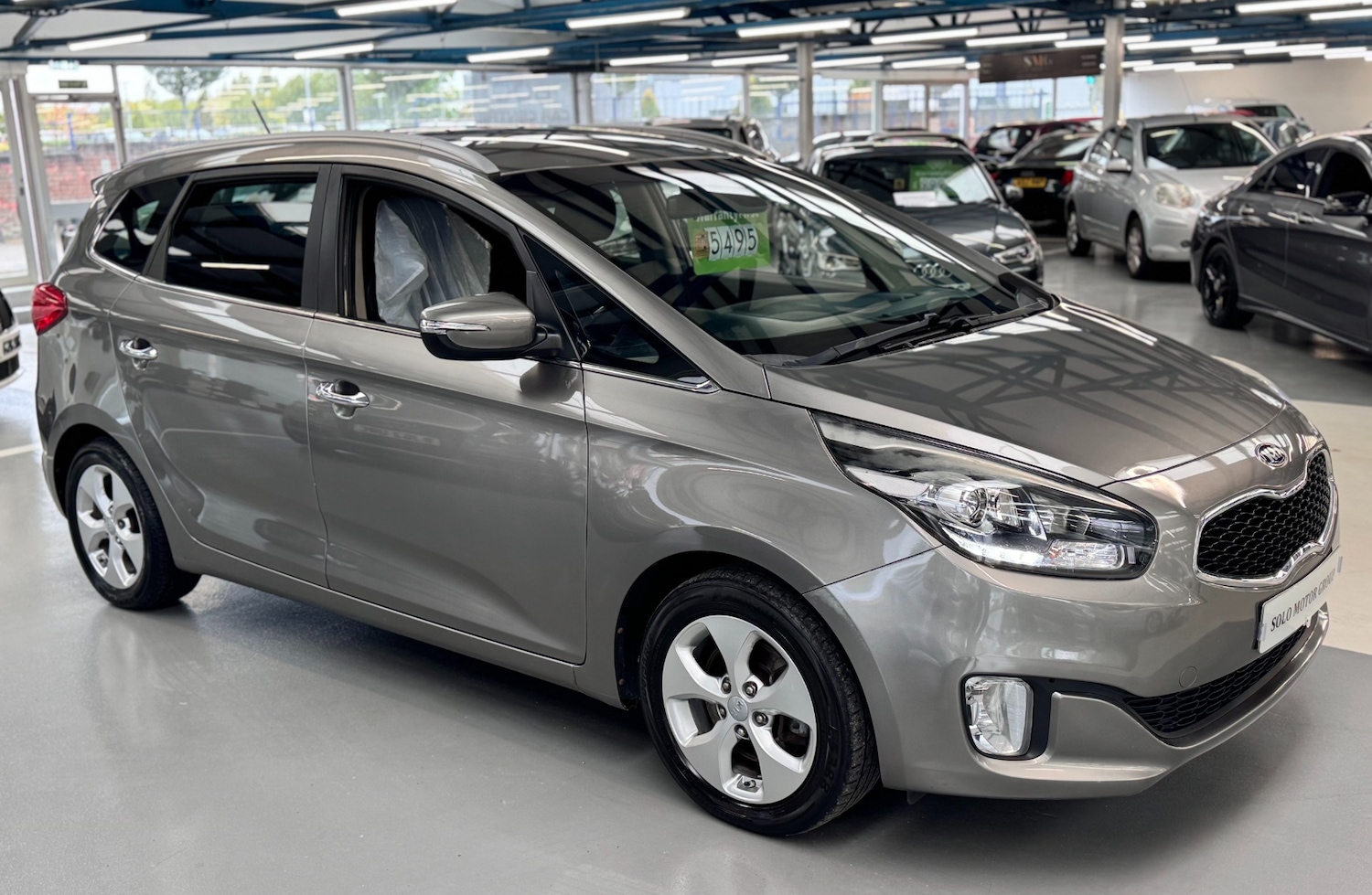 Used Kia Carens 2015 for sale - 76172484: Photo 1