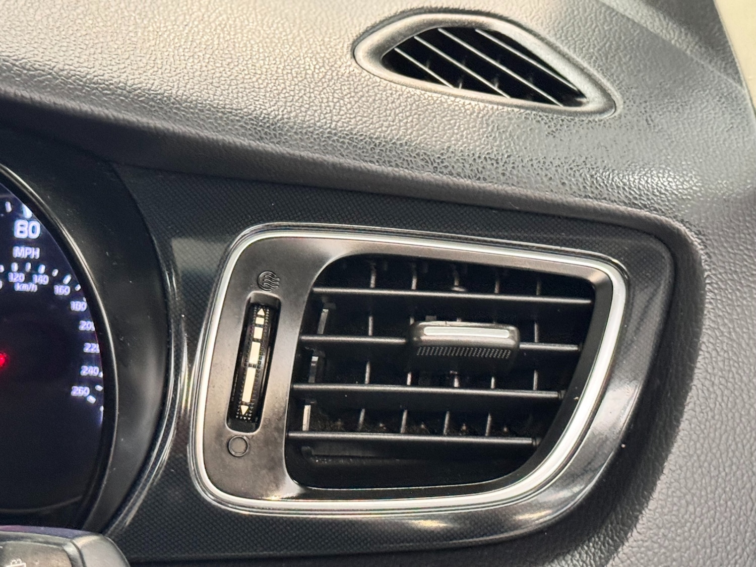 Used Kia Carens 2015 for sale - 76172484: Photo 45