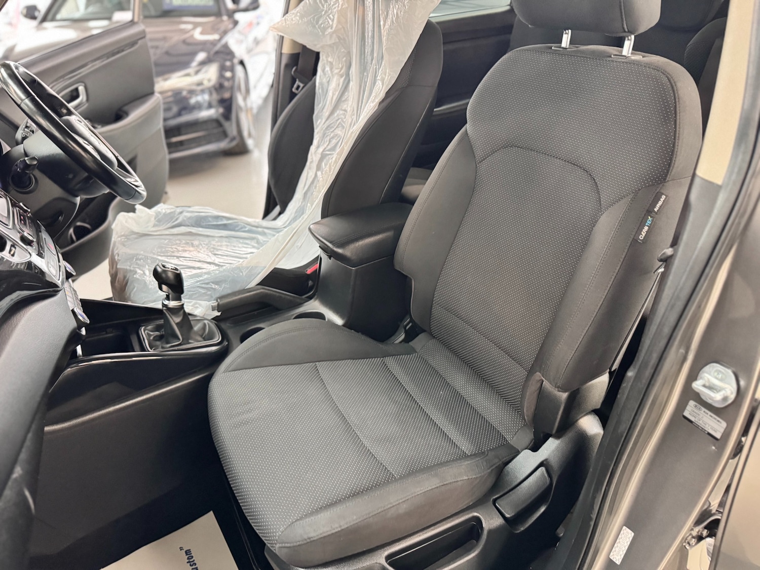 Used Kia Carens 2015 for sale - 76172484: Photo 50