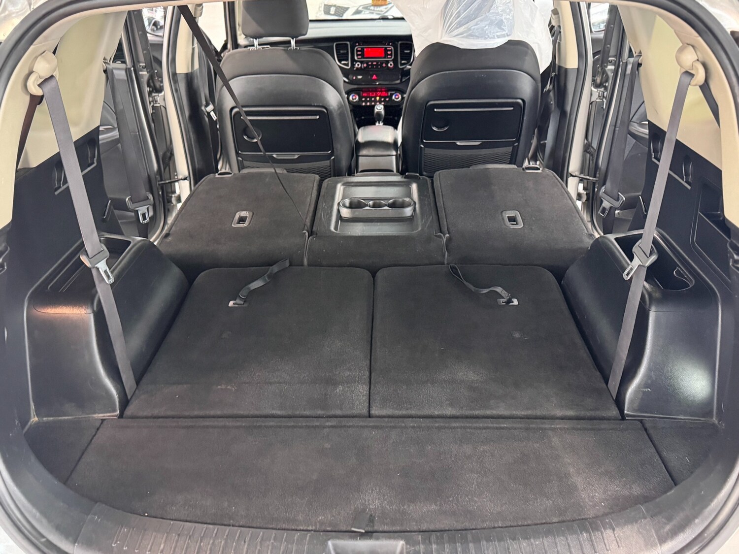 Used Kia Carens 2015 for sale - 76172484: Photo 65