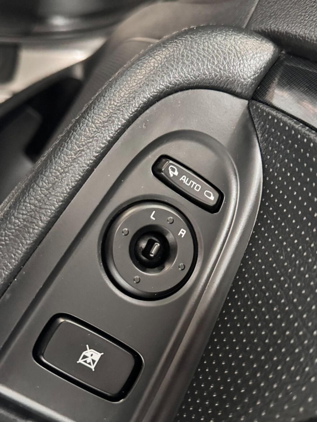 Used Kia Carens 2015 for sale - 76776362: Photo 37