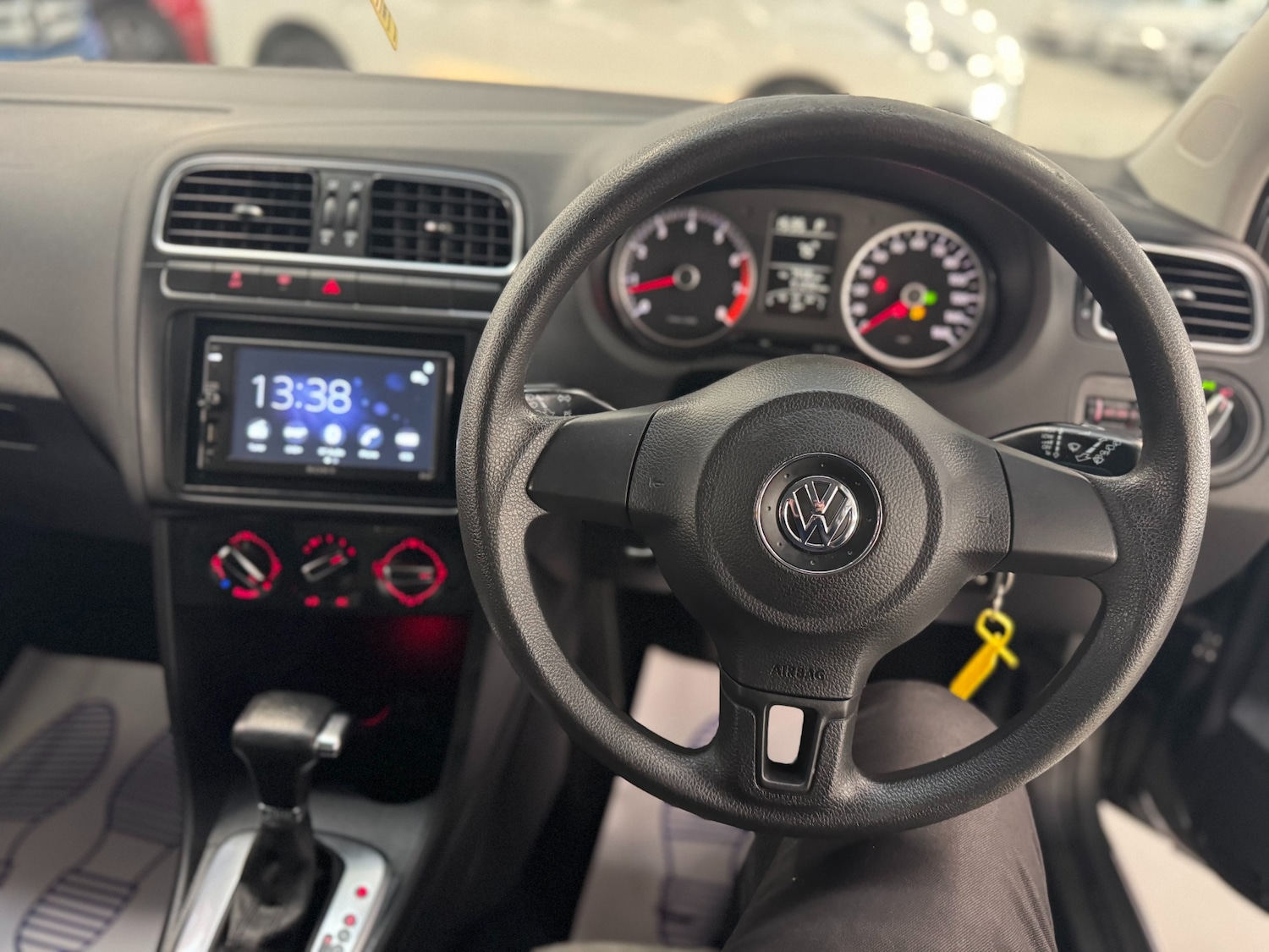 Used Volkswagen Polo 2010 for sale - 76615972: Photo 27