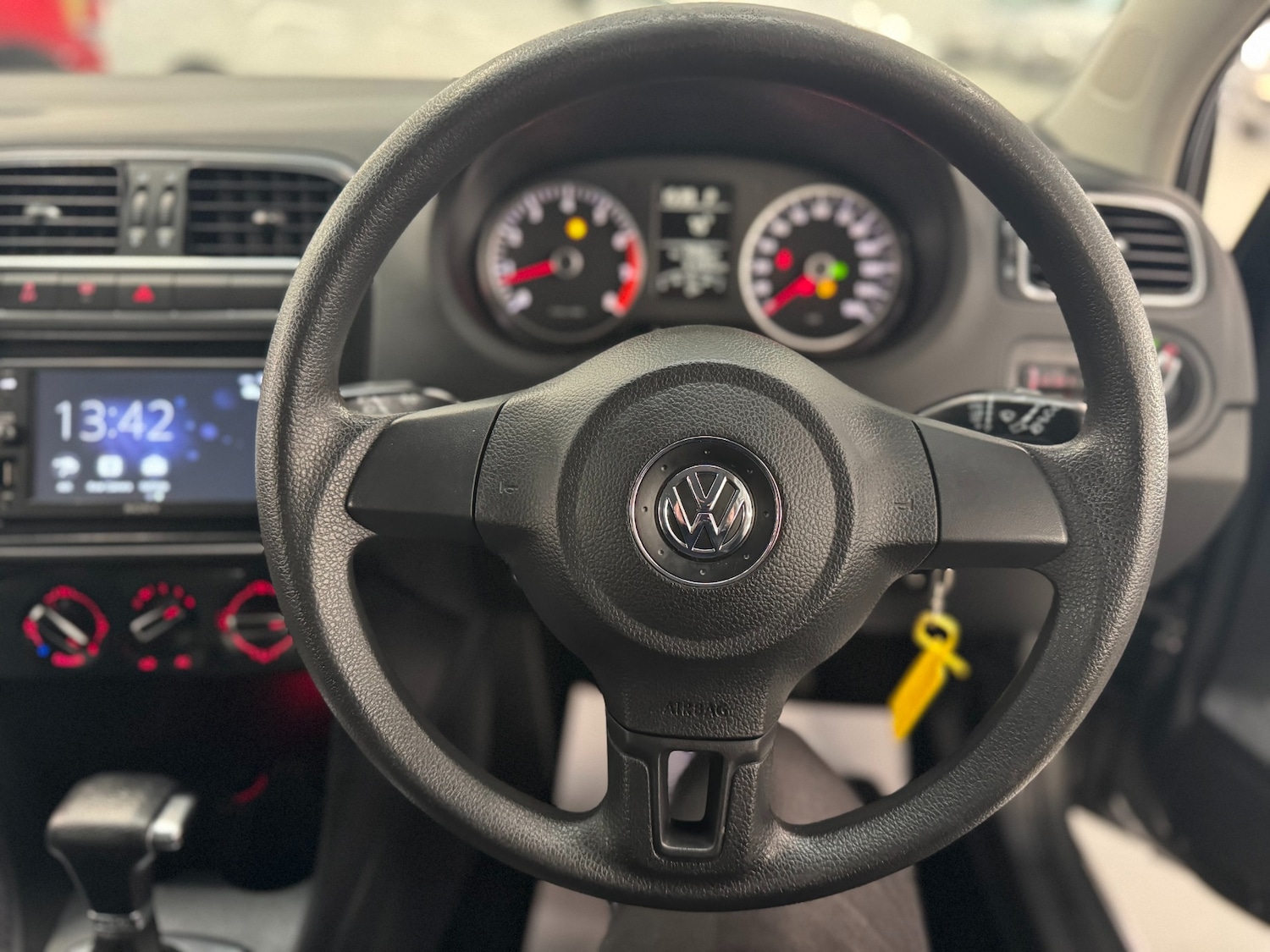 Used Volkswagen Polo 2010 for sale - 76615972: Photo 38