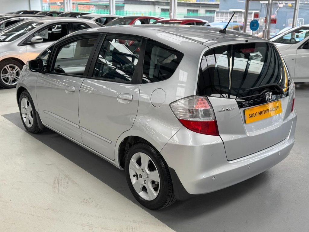 Used Honda Jazz 2009 for sale - 77132966: Photo 2
