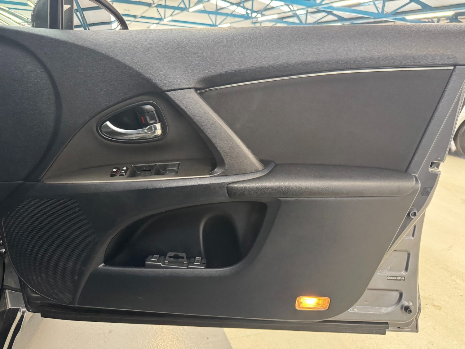 Used Toyota Avensis 2011 for sale - 76613605: Photo 49