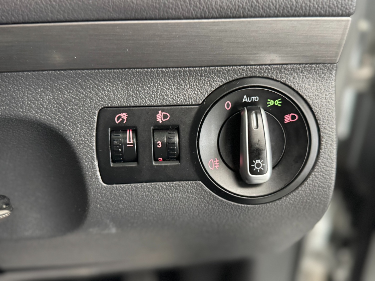 Used Volkswagen Touran 2012 for sale - 76177919: Photo 47