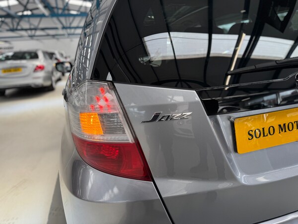 Used Honda Jazz 2010 for sale - 74760299: Photo 73