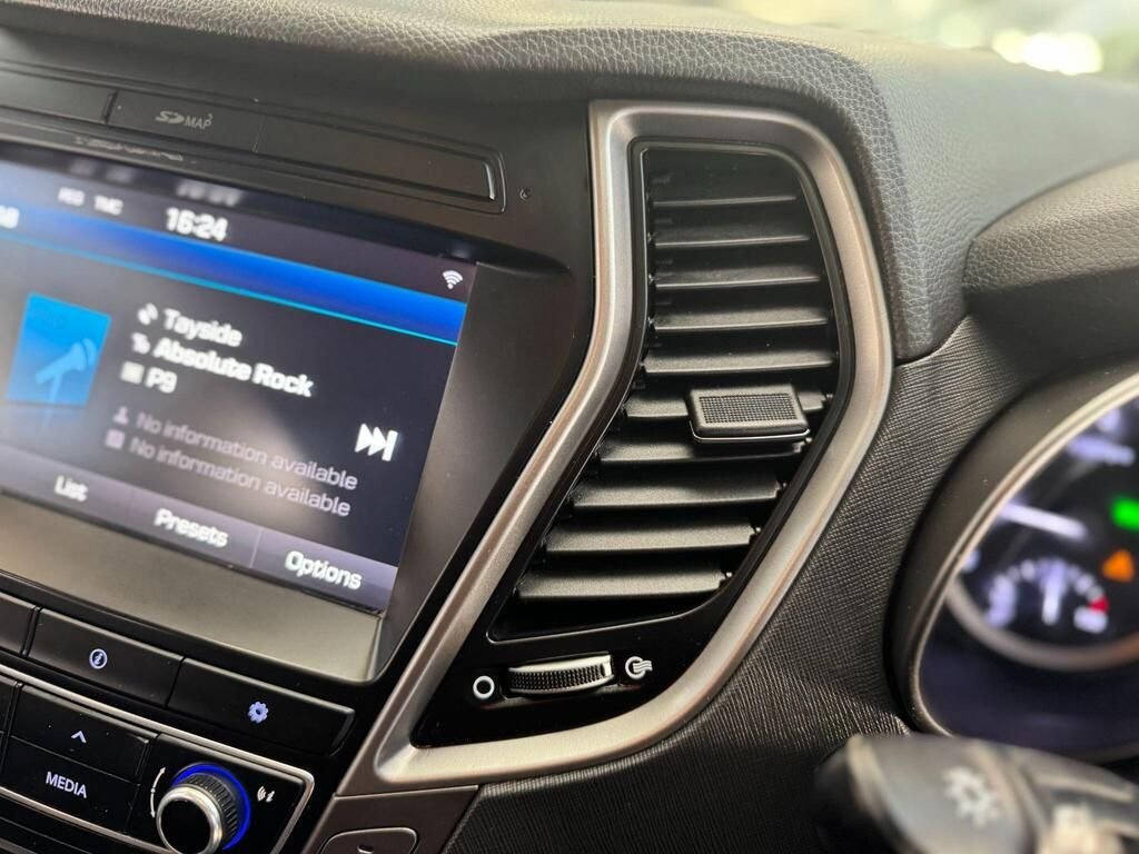 Used Hyundai Santa Fe 2016 for sale - 76776357: Photo 31