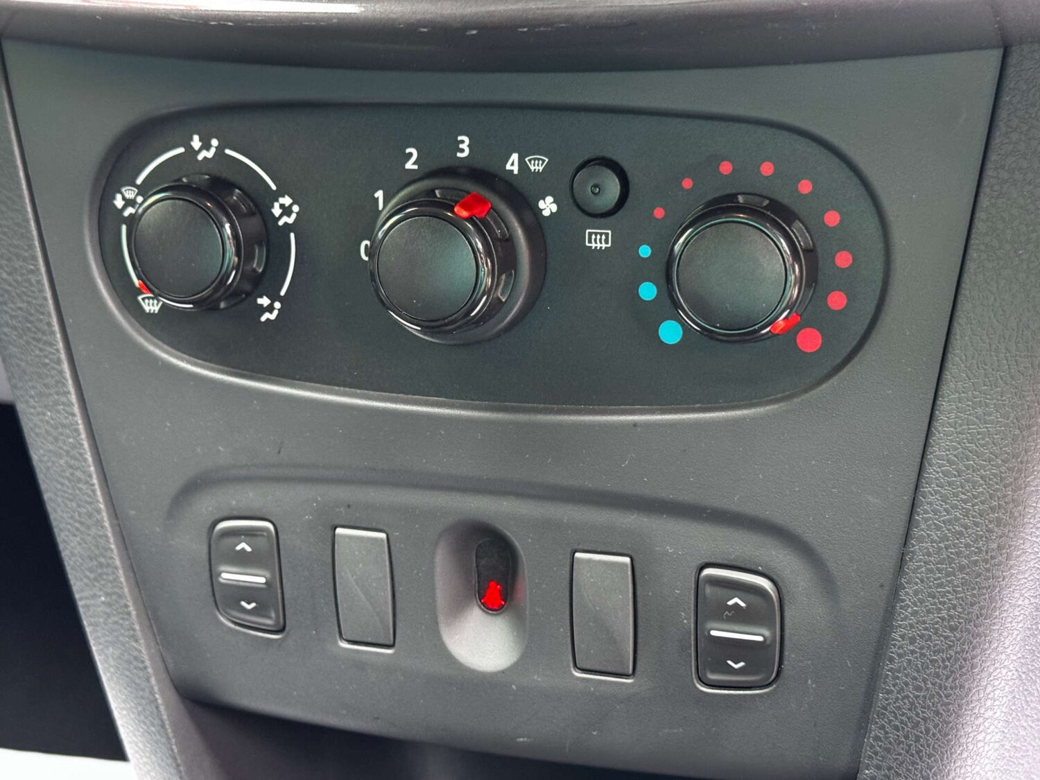 Used Dacia Sandero Stepway 2015 for sale - 77535128: Photo 16