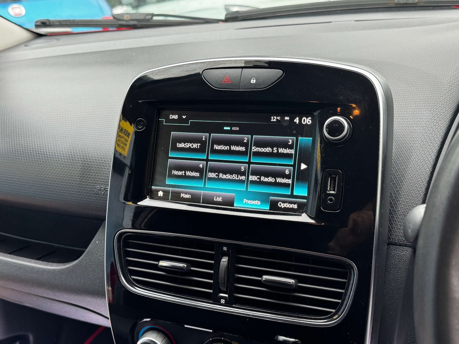 Used Renault Clio 2019 for sale - 76601211: Photo 14