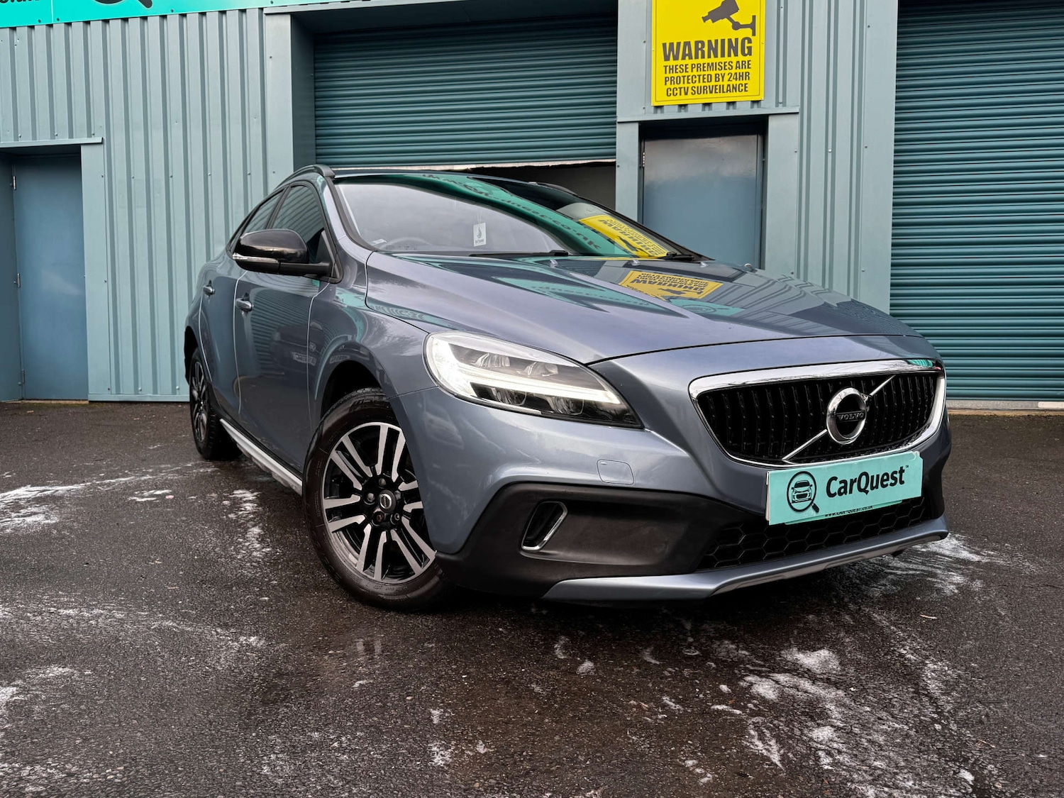 Used Volvo V40 2017 for sale - 77198005: Photo 2