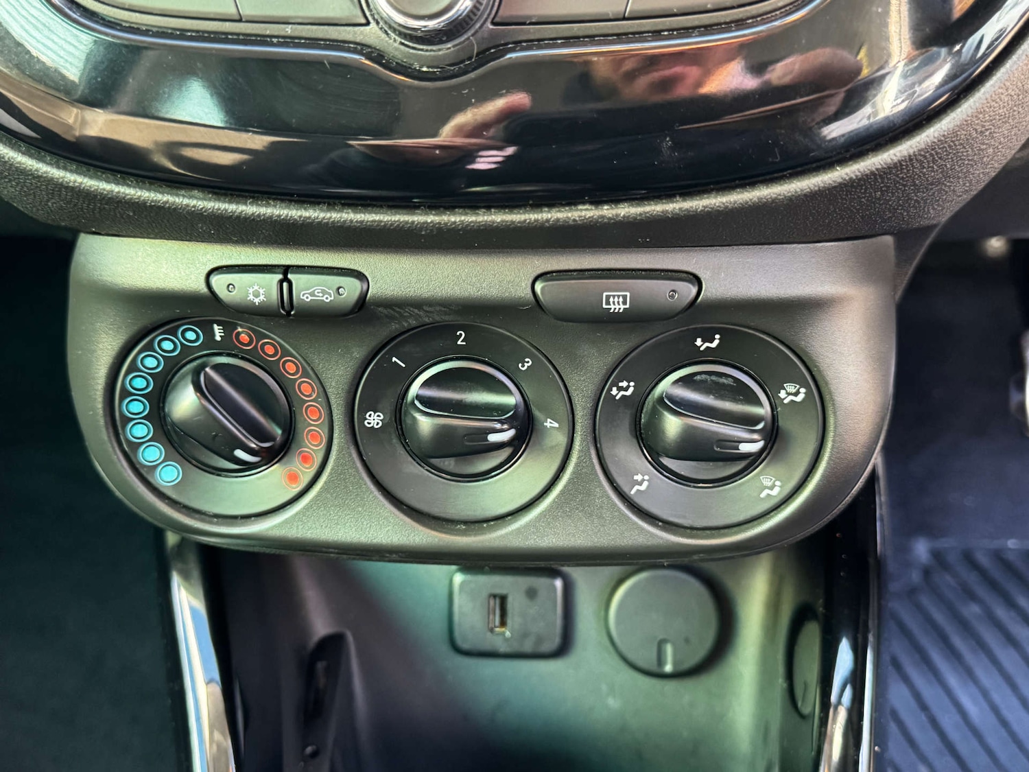 Used Vauxhall ADAM 2018 for sale - 76757914: Photo 16