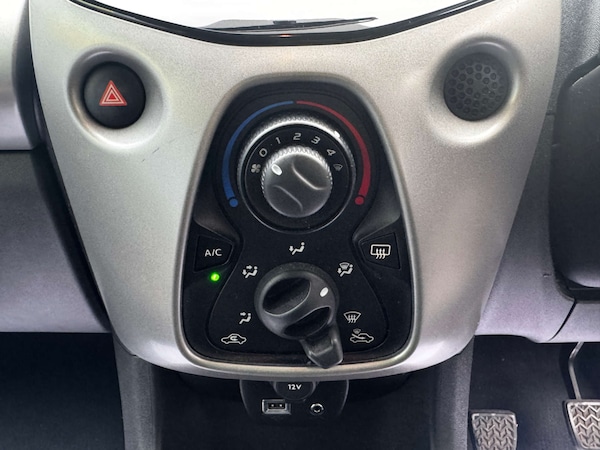 Used Peugeot 108 2015 for sale - 76278144: Photo 16