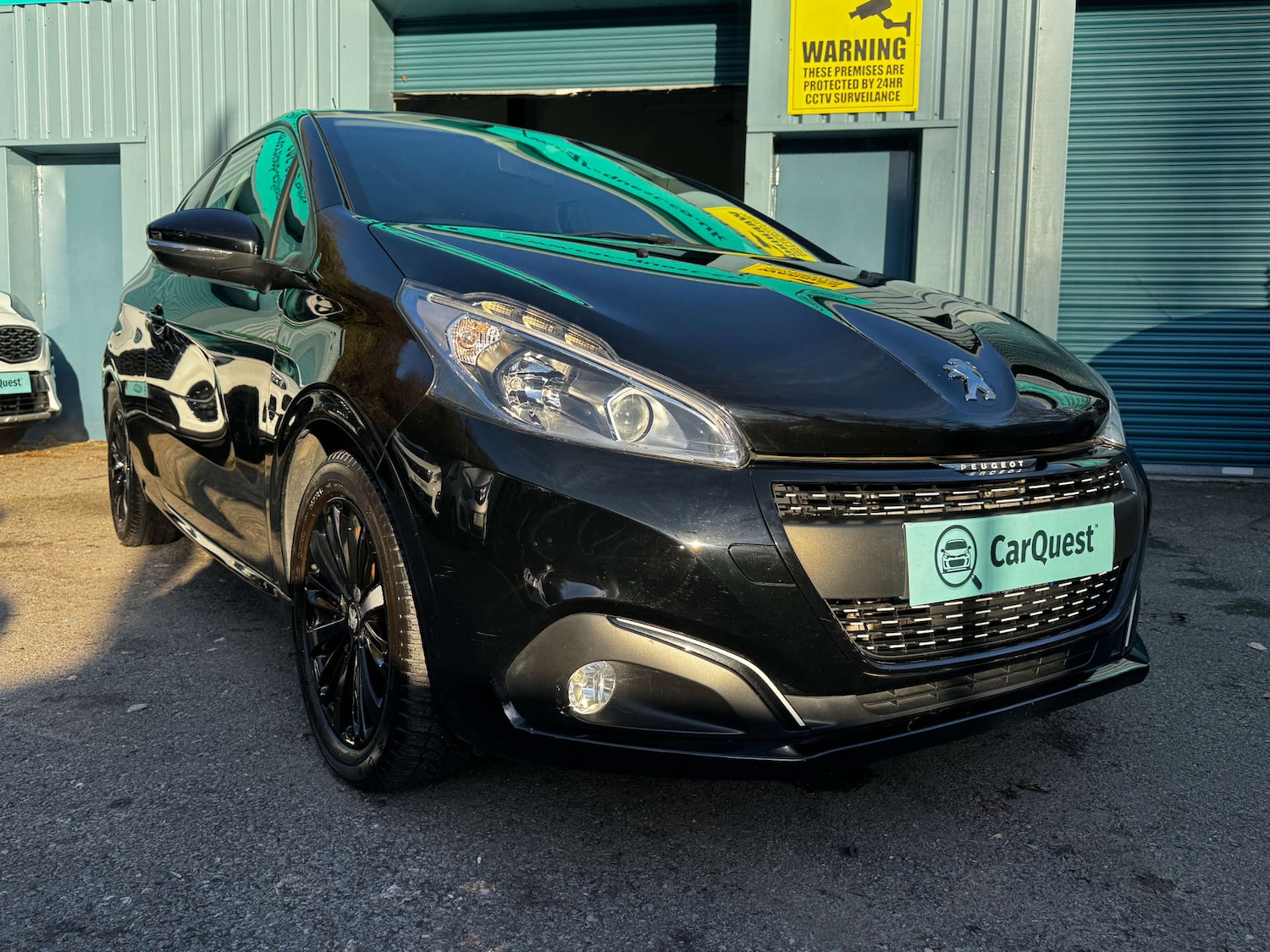 Used Peugeot 208 2017 for sale - 76650419: Photo 2