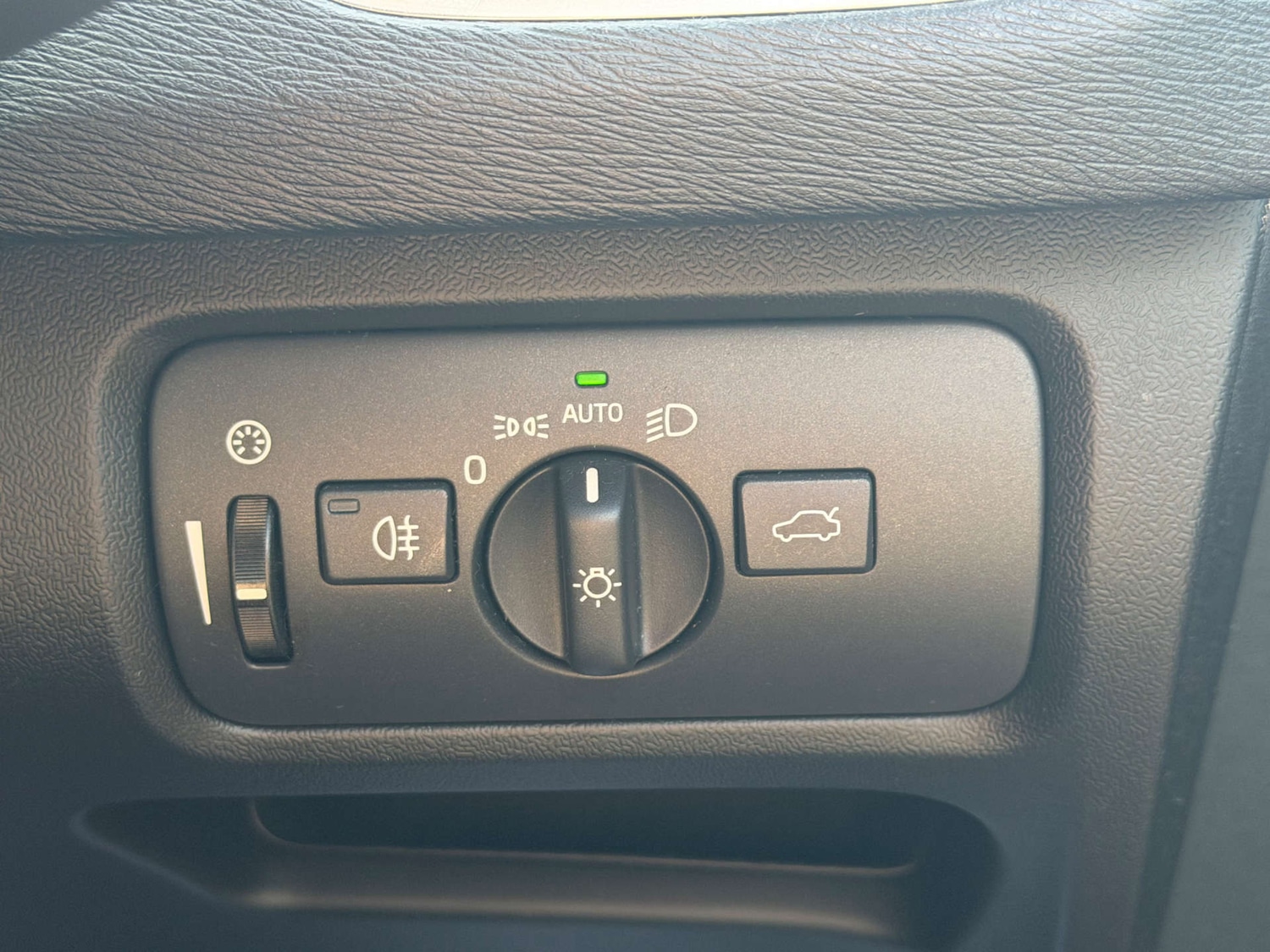 Used Volvo V40 2018 for sale - 78108348: Photo 21