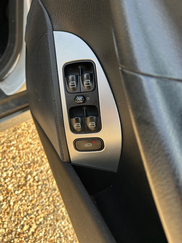 Used Mercedes-Benz CLK 2006 for sale - 75543755: Photo 68