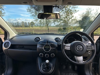 Used Mazda Mazda2 2010 for sale - 76174837: Photo 2