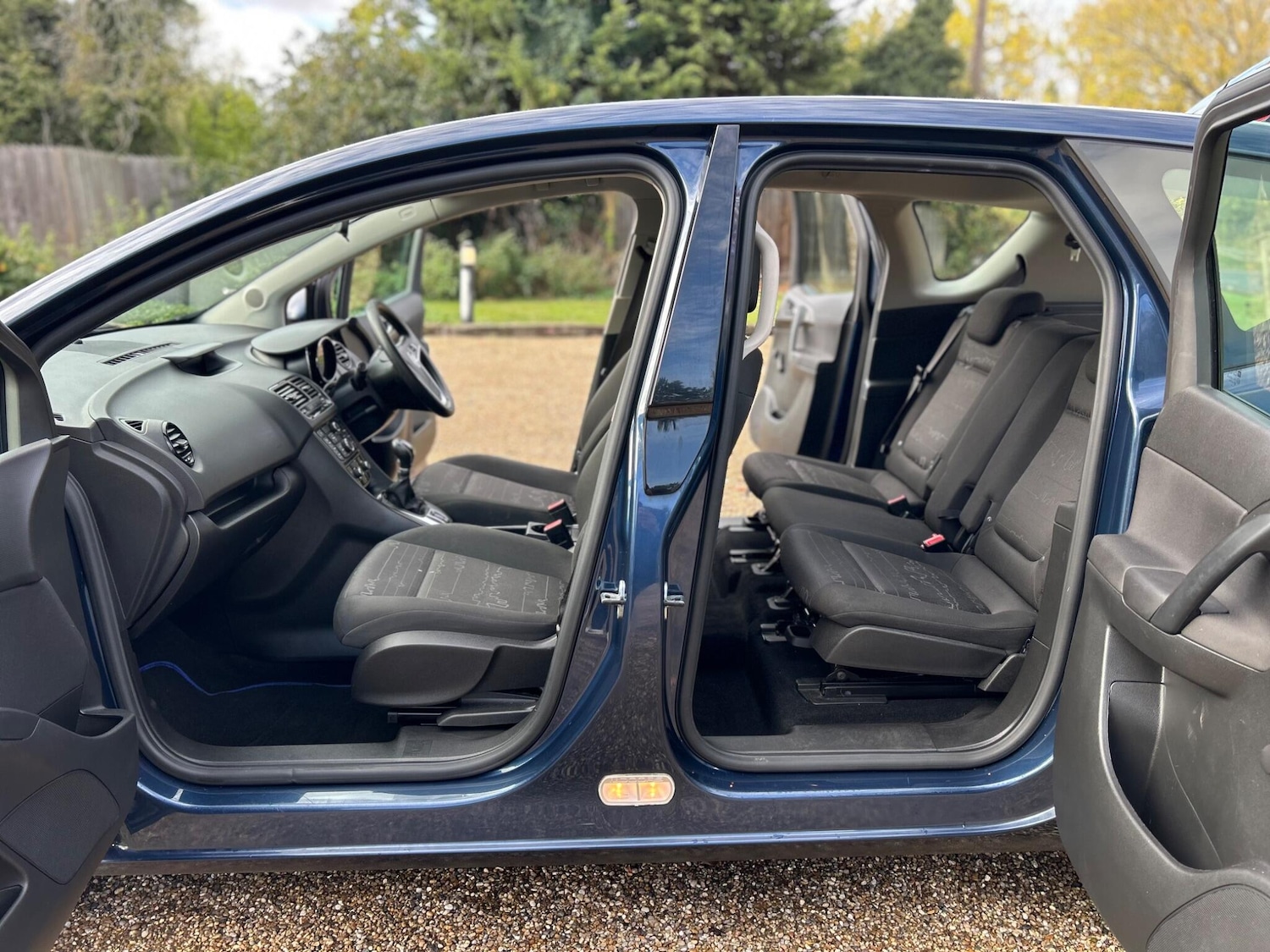 Used Vauxhall Meriva 2013 for sale - 76349743: Photo 2