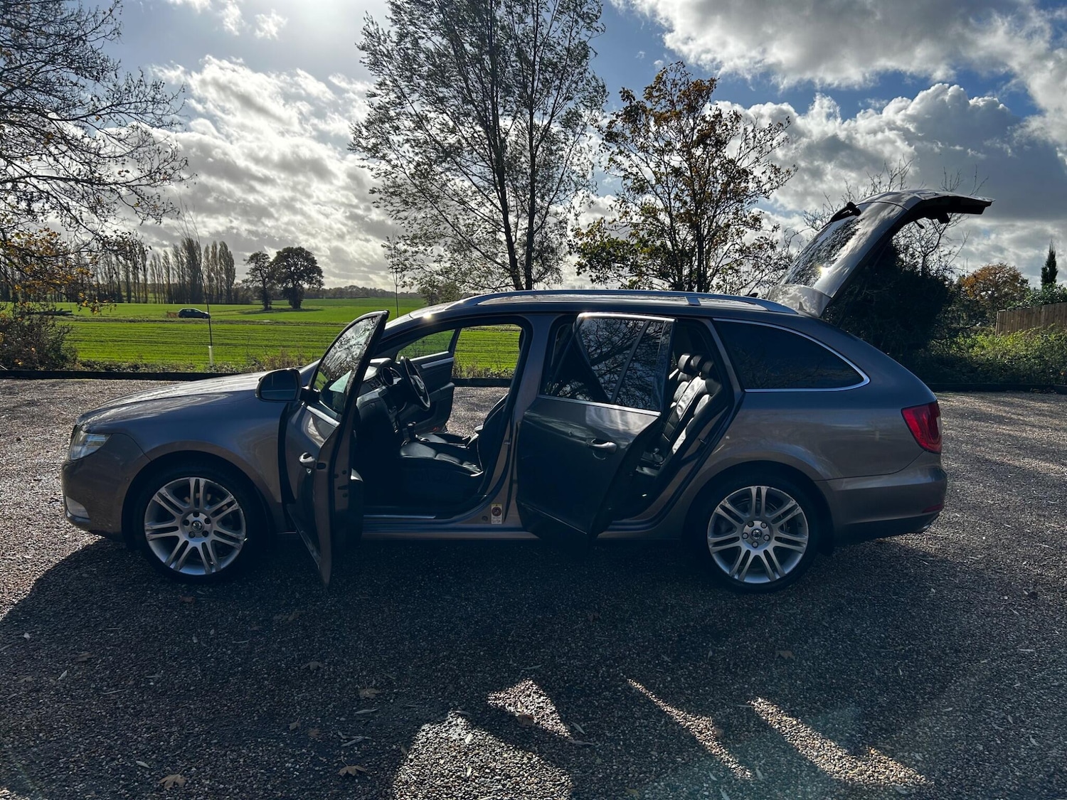 Used Skoda Superb 2011 for sale - 76446400: Photo 28