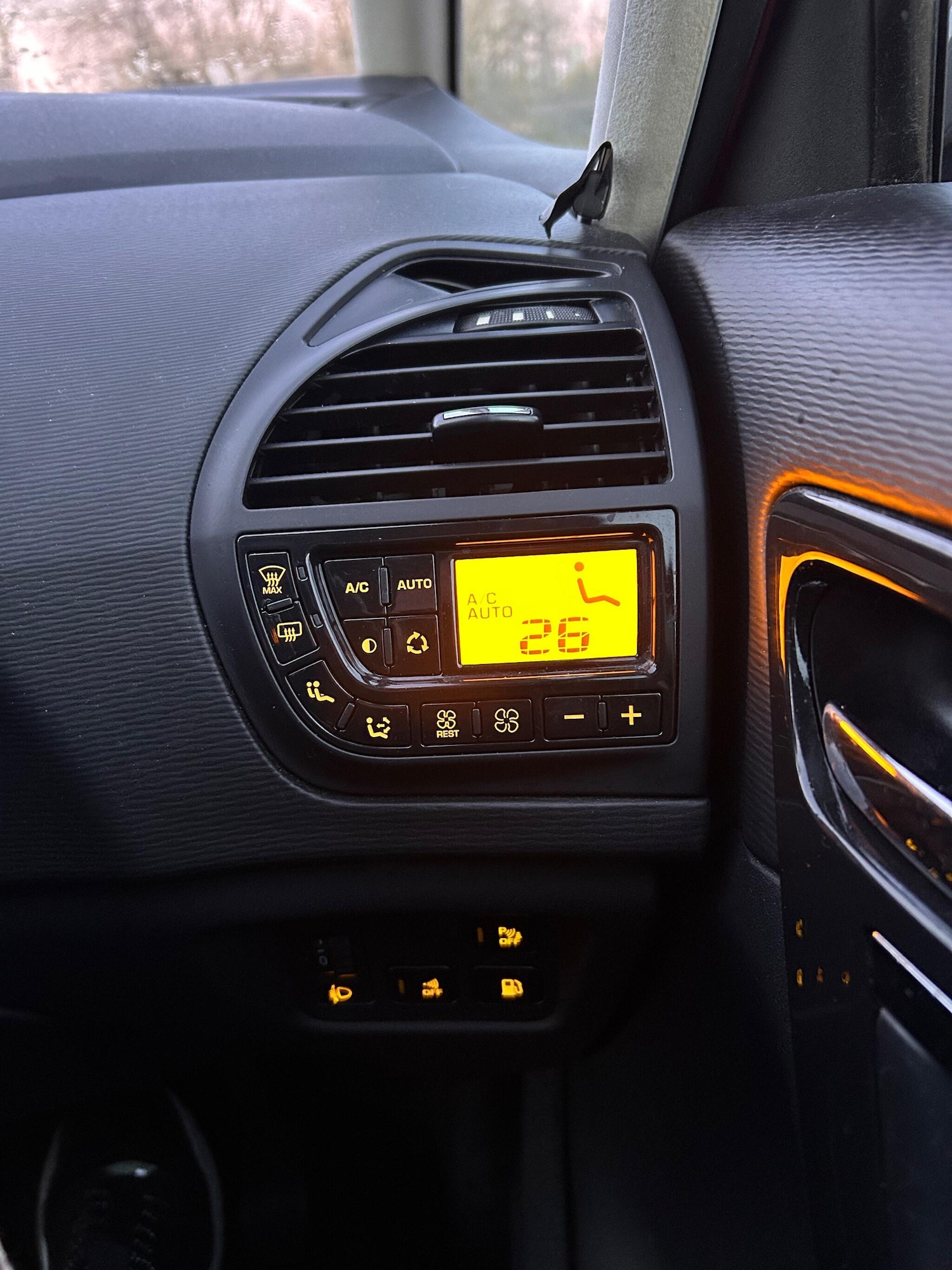 Used Citroen Grand C4 Picasso 2010 for sale - 77550303: Photo 38