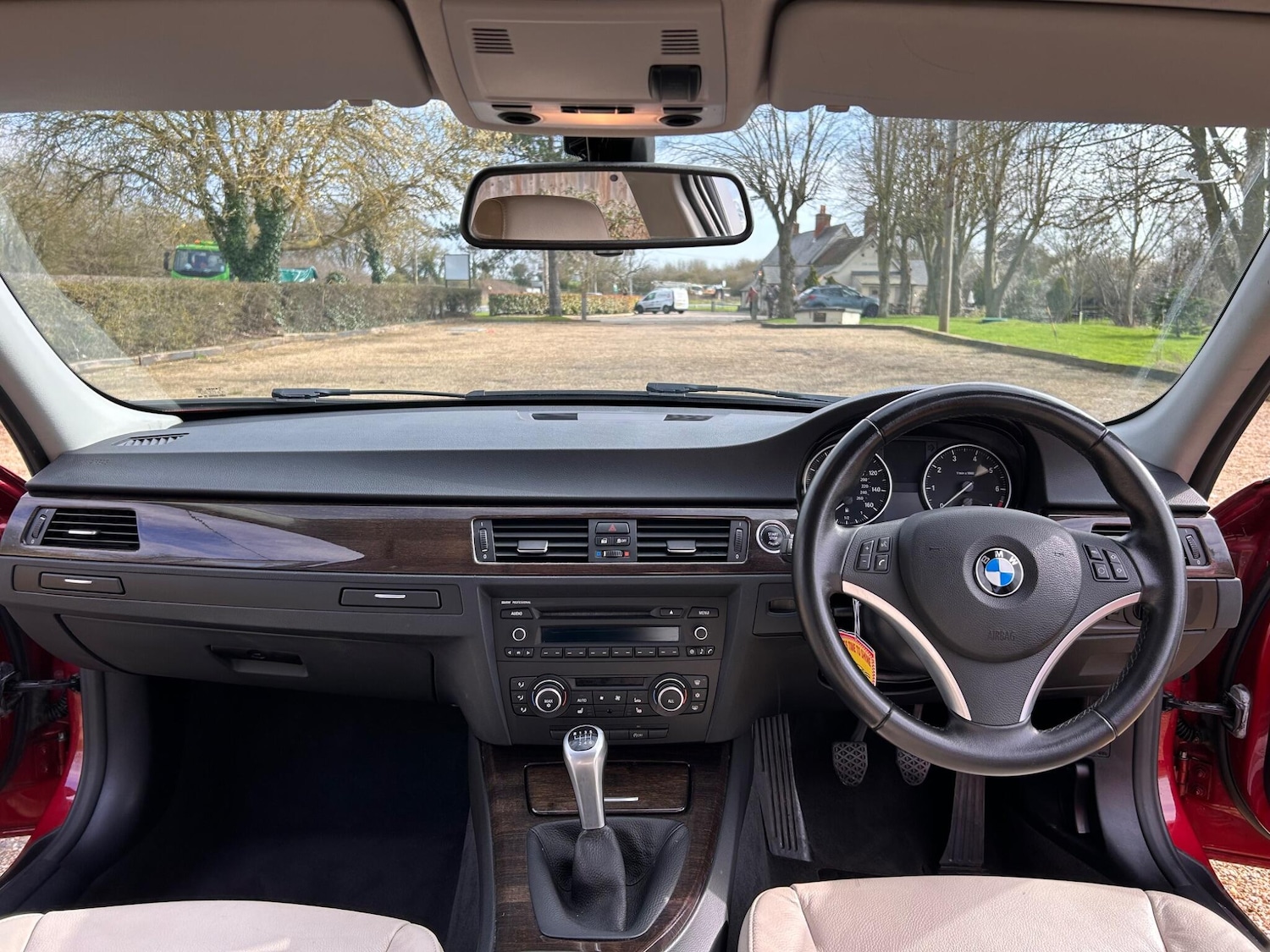 Used BMW 3 Series 2011 for sale - 77738184: Photo 2