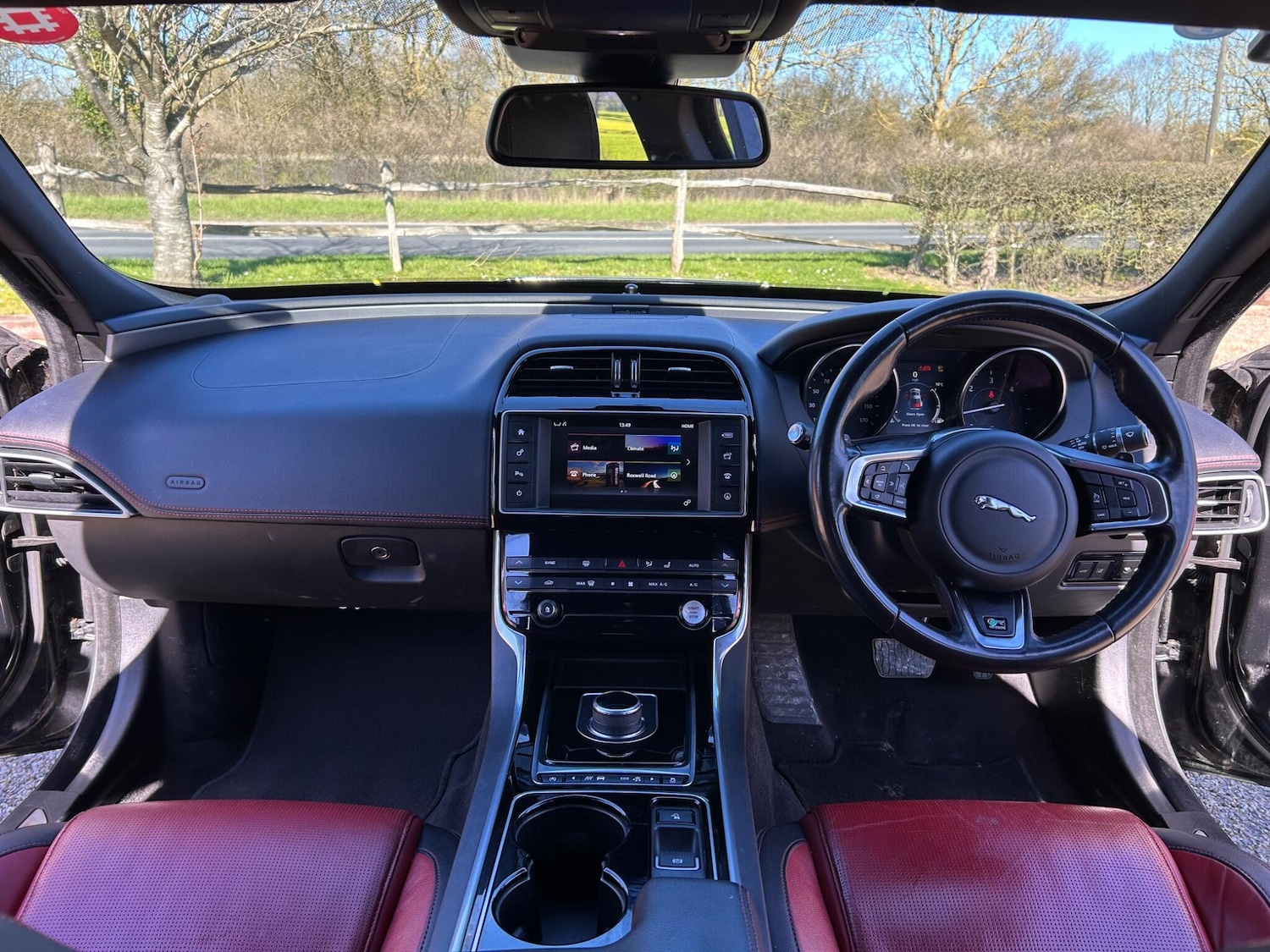 Used Jaguar XE 2016 for sale - 77978130: Photo 2