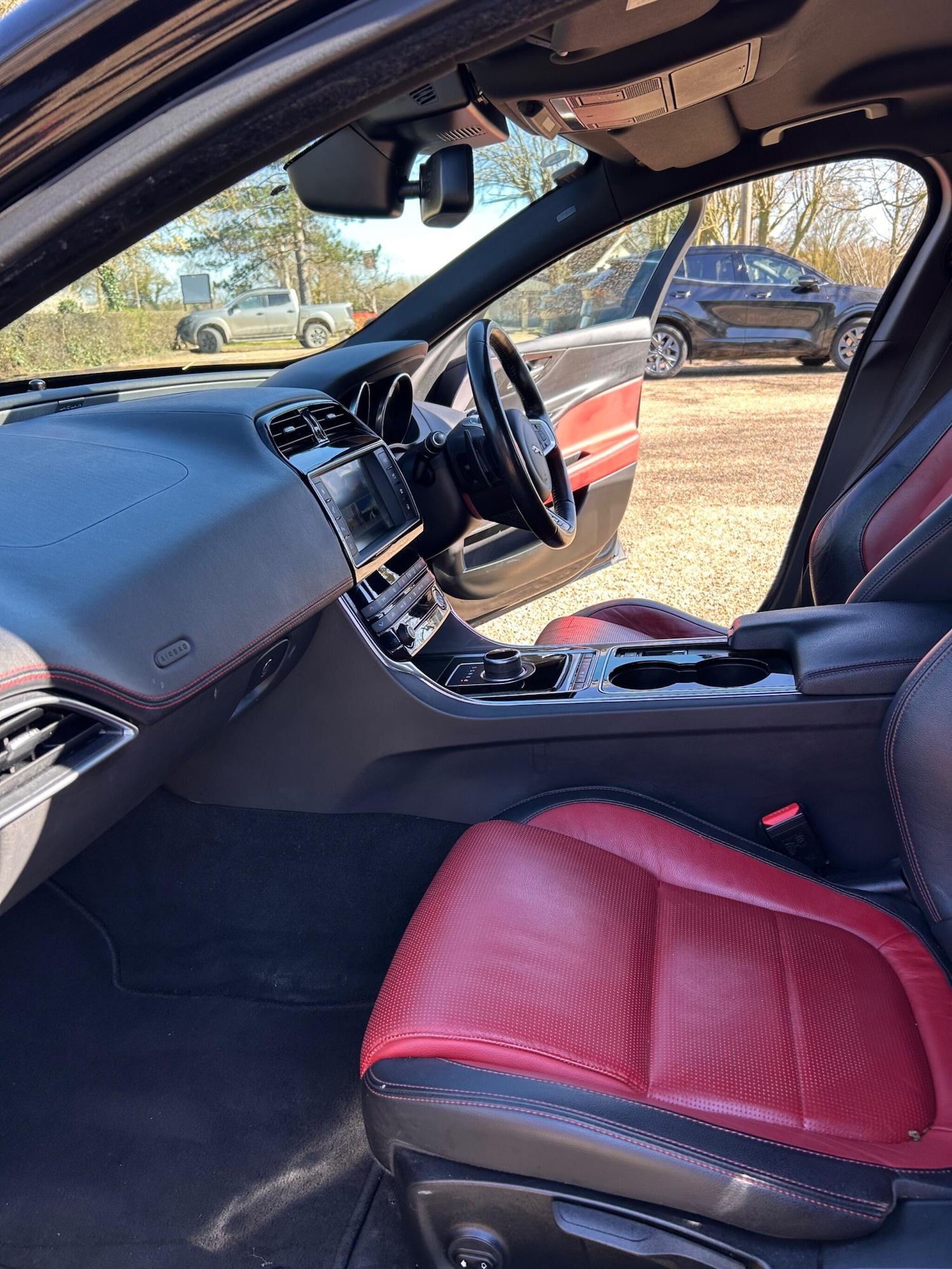 Used Jaguar XE 2016 for sale - 77978130: Photo 33