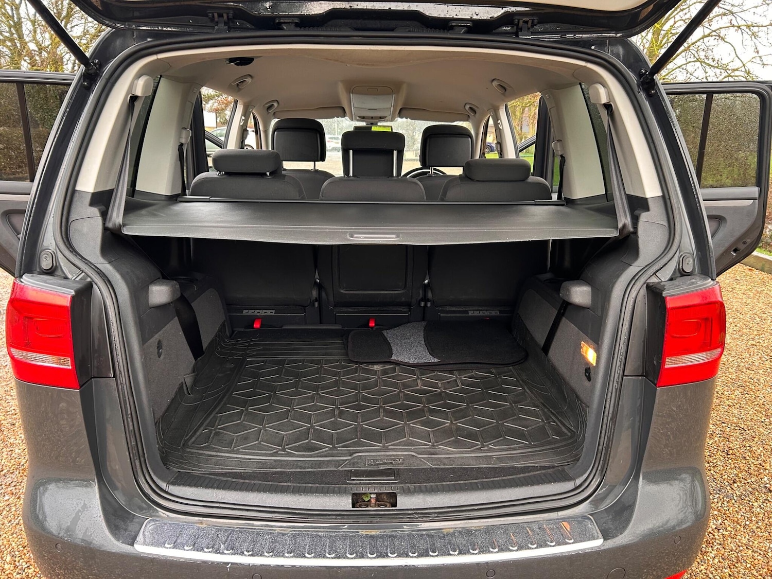 Used Volkswagen Touran 2014 for sale - 77549334: Photo 40