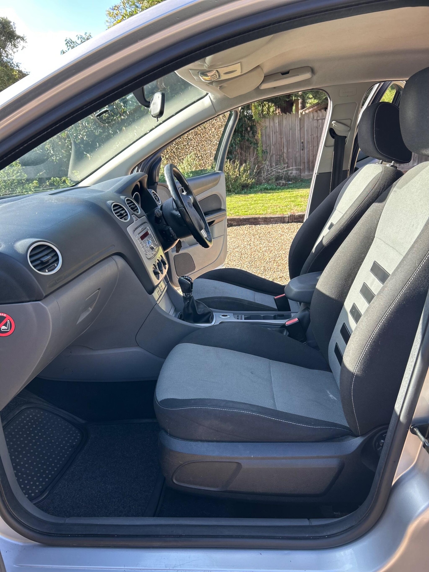 Used Ford Focus 2010 for sale - 76348741: Photo 3