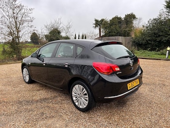 Used Vauxhall Astra 2013 for sale - 77041014: Photo