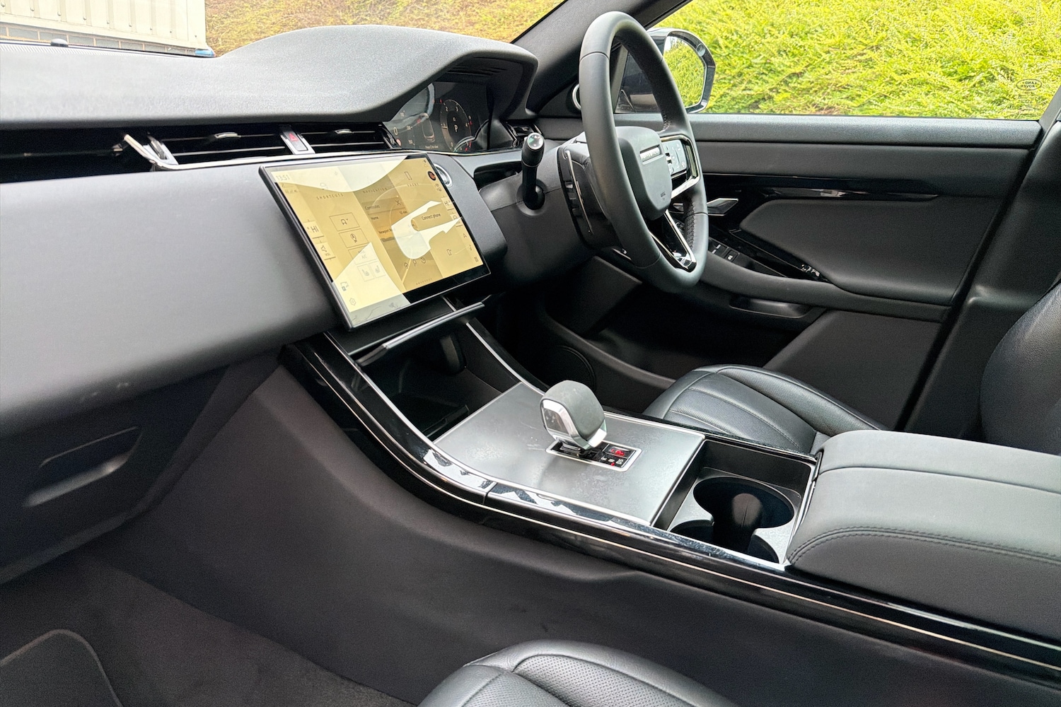 Used Land Rover Range Rover Evoque 2023 for sale - 77122354: Photo 2